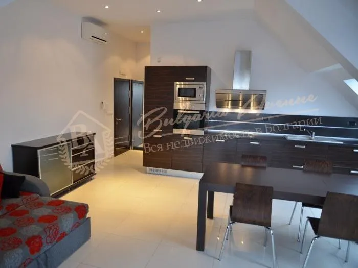 Трехкомнатная квартира в элитном доме в 100 м от пляжа в Св. Константин и Елена