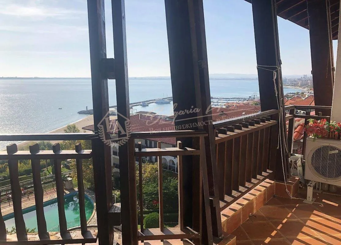 Трехкомнатная квартира с видом на море в 100 м от пляжа в г.Святой Влас