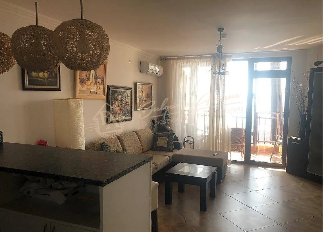 Трехкомнатная квартира с видом на море в 100 м от пляжа в г.Святой Влас