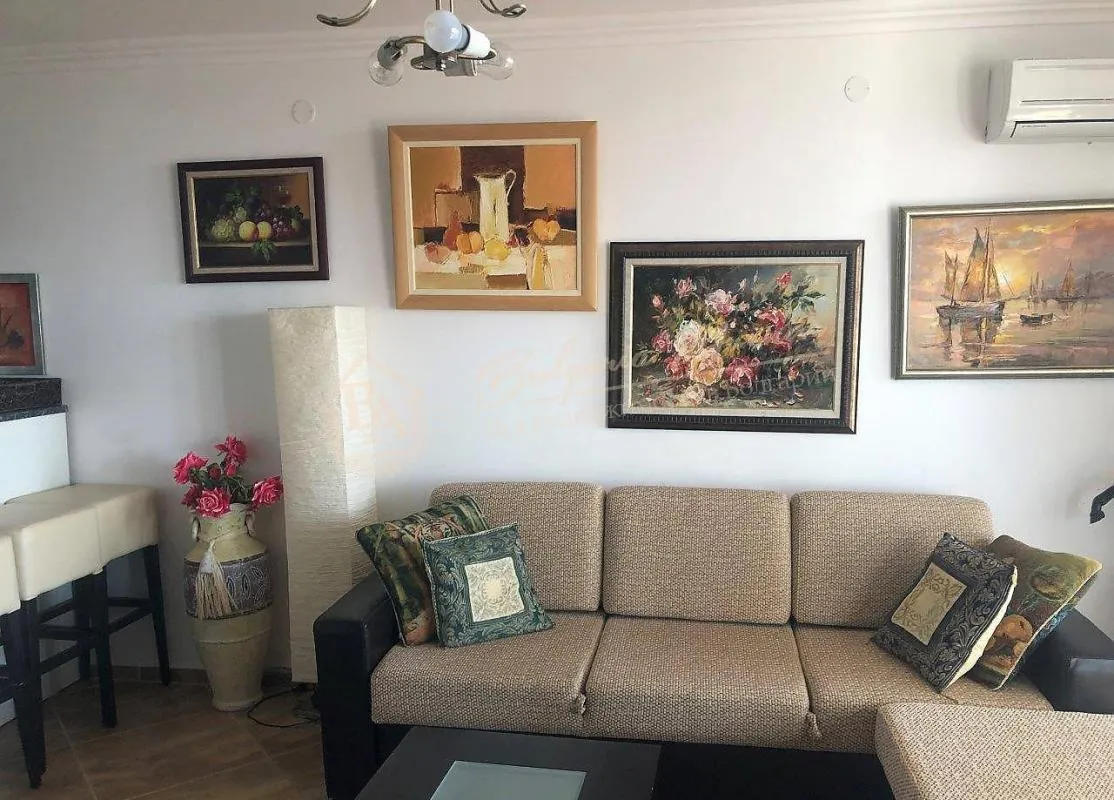 Трехкомнатная квартира с видом на море в 100 м от пляжа в г.Святой Влас