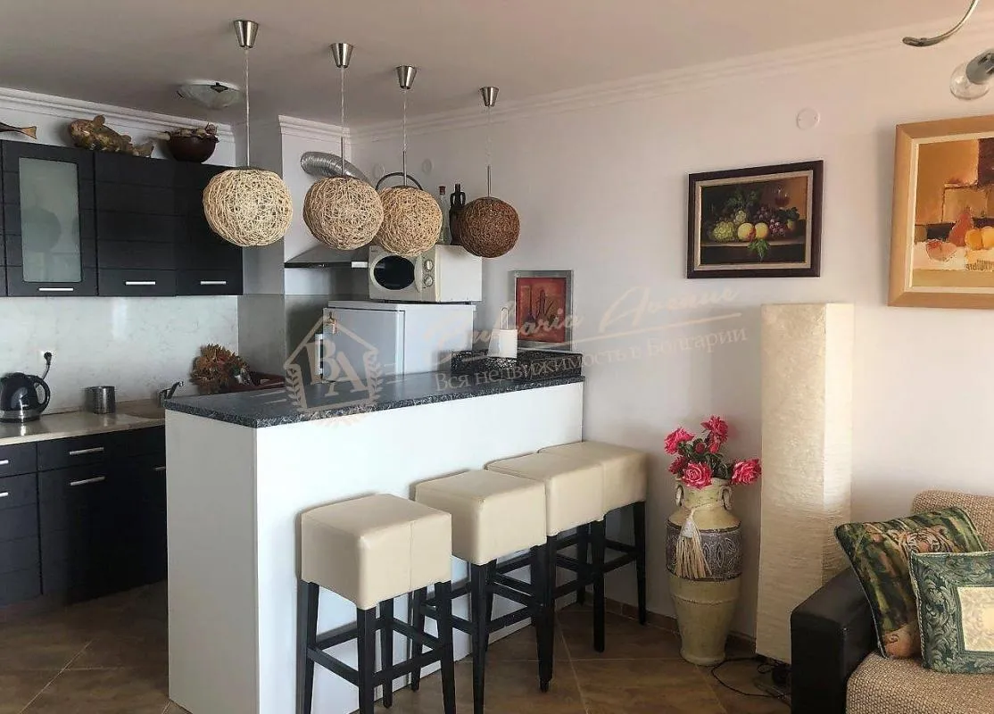 Трехкомнатная квартира с видом на море в 100 м от пляжа в г.Святой Влас