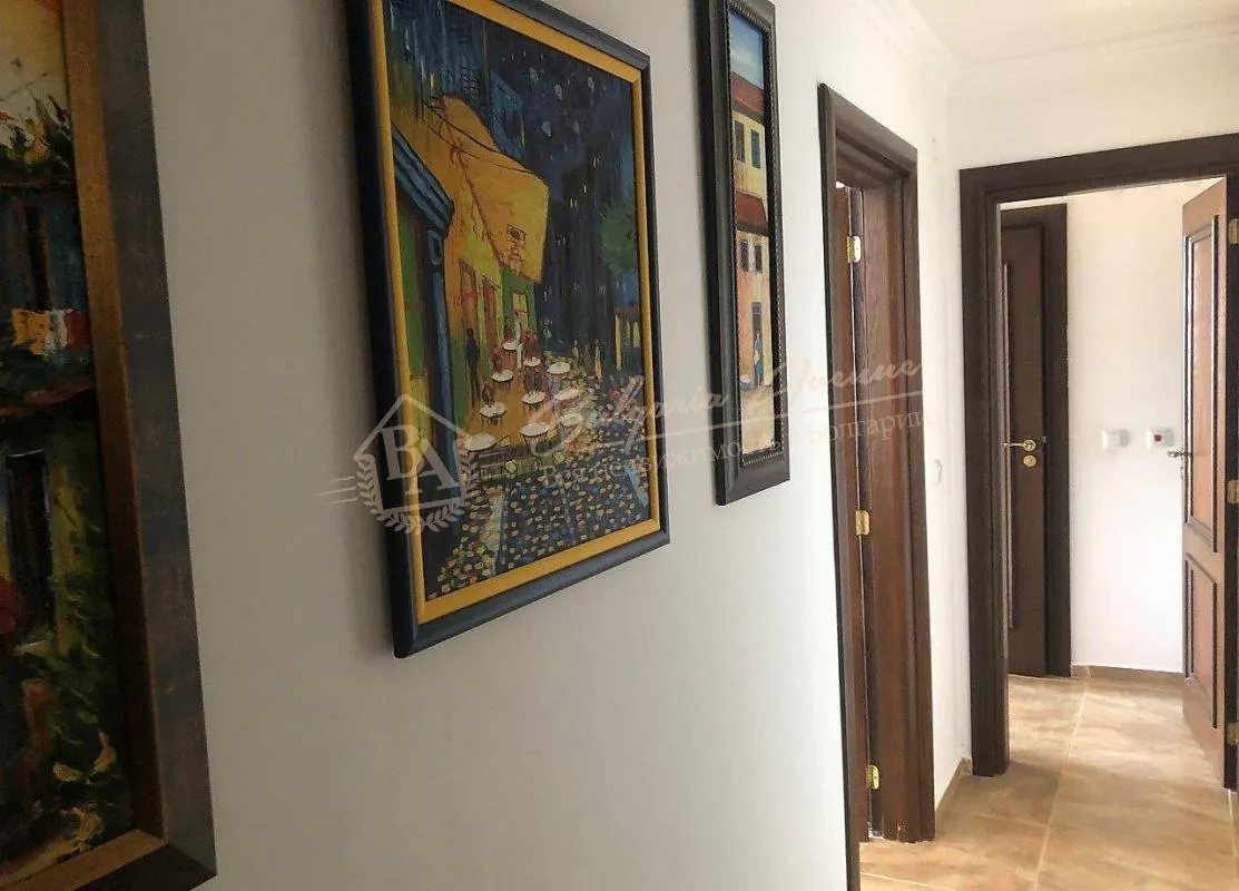 Трехкомнатная квартира с видом на море в 100 м от пляжа в г.Святой Влас