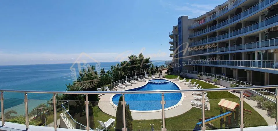 Двухкомнатная,дизайнерская квартира с видом на море на первой линии в г.Бяла