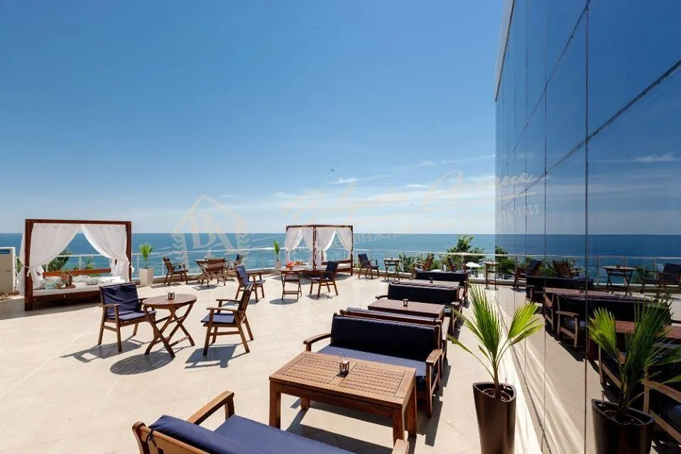 Двухкомнатная,дизайнерская квартира с видом на море на первой линии в г.Бяла