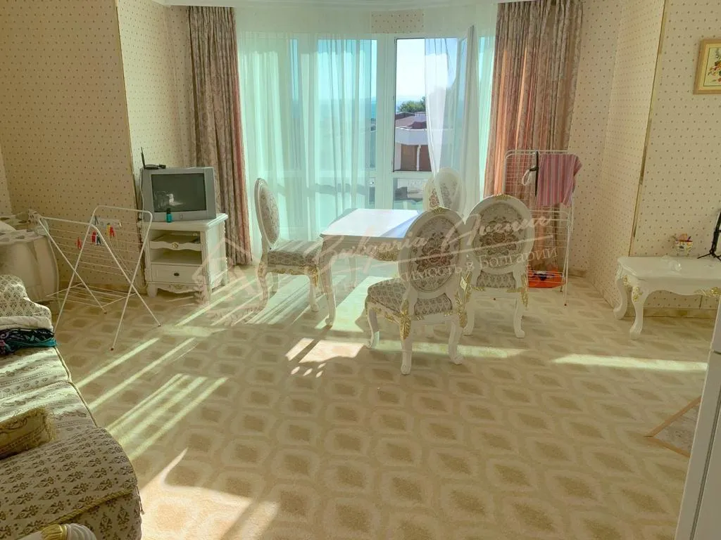 Квартира с мебелью, с 1 спальней и панорамой на море на 1 линии