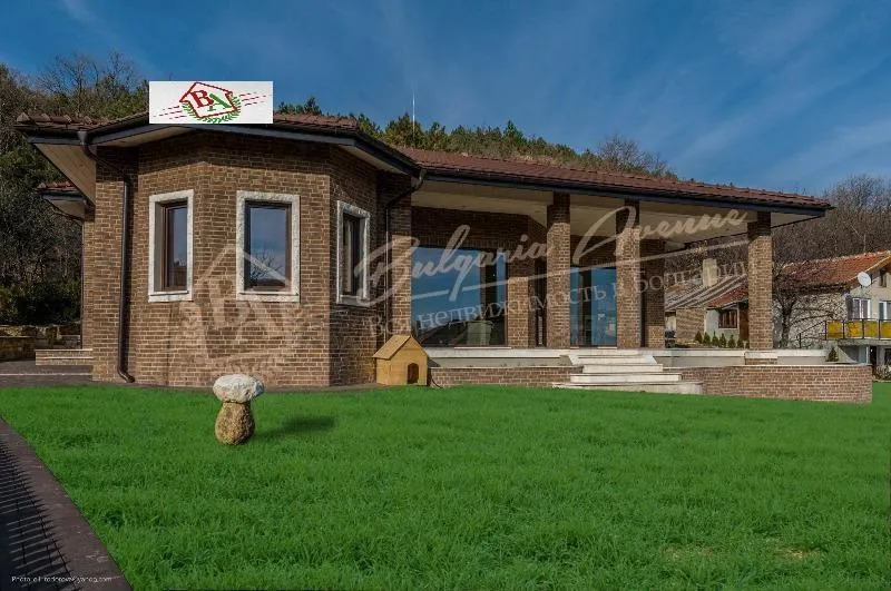 Стильный одноэтажный дом, расположенный всего в 12 км от центра Варны