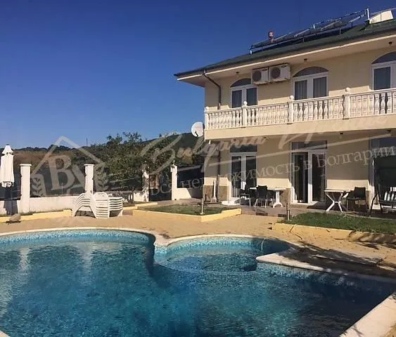 Дом с бассейном и видом на море и залив в г.Св.Влас