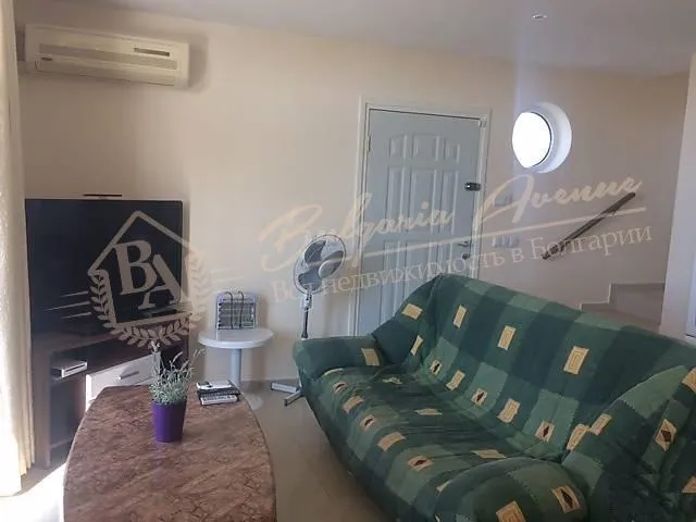 Дом с бассейном и видом на море и залив в г.Св.Влас