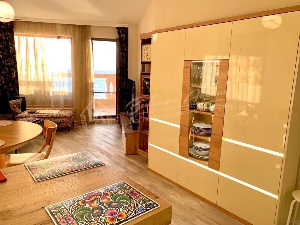 Двухкомнатной апартамент на первой линии с видом на море в г.Варна