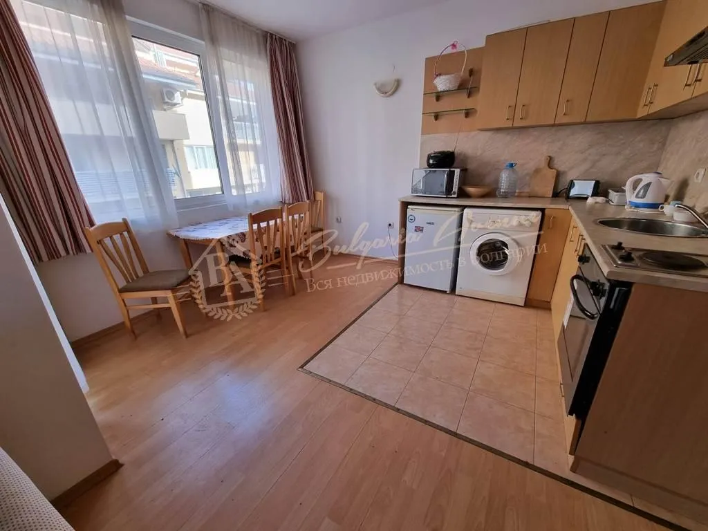 Двухкомнатный апартамент со своей лужайкой и отдельным входом, Солнечный берег