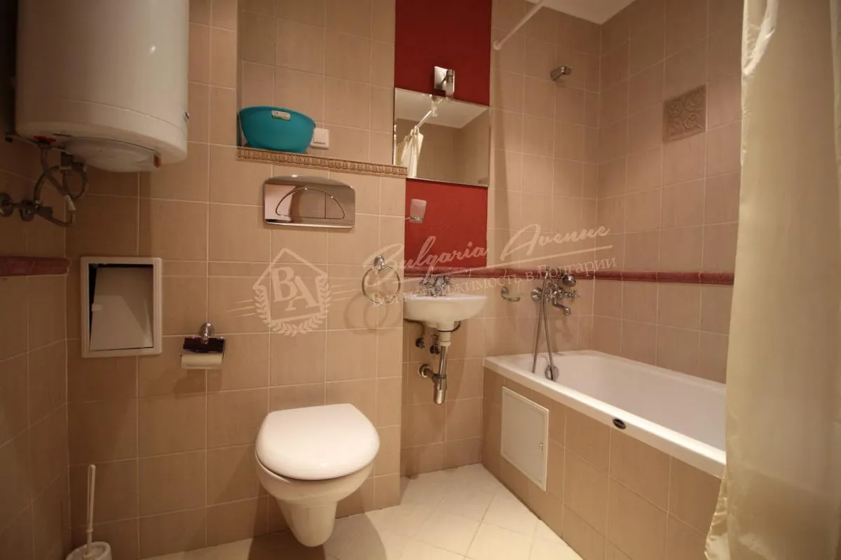 Большой трехкомнатный апартамент в "Роял Бэй 2", Свети Влас