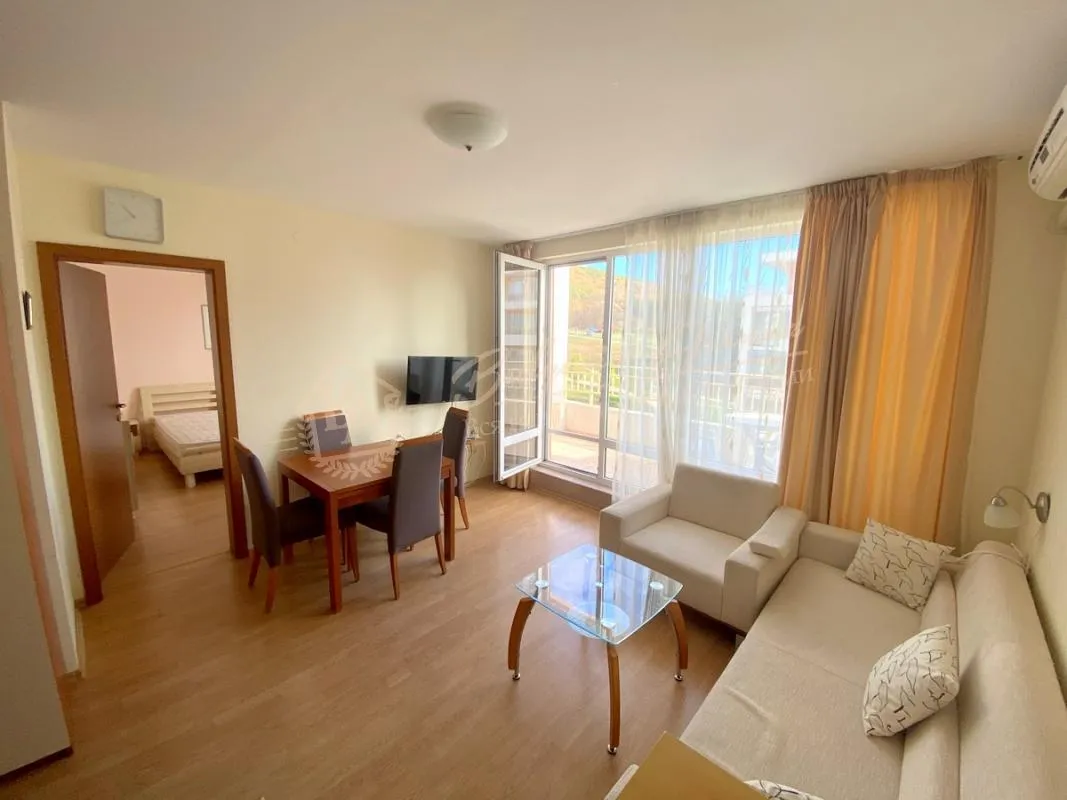 Срочная продажа апартамента с видом на море в Святом Власе - комплекс "Краун Форт"