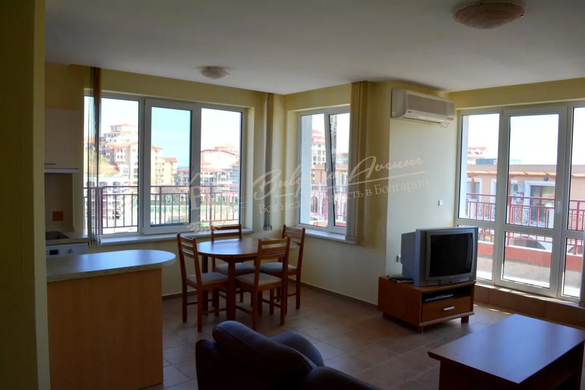 Огромный пентхаус на первой линии в комплексе "Привилидж Форт", Елените