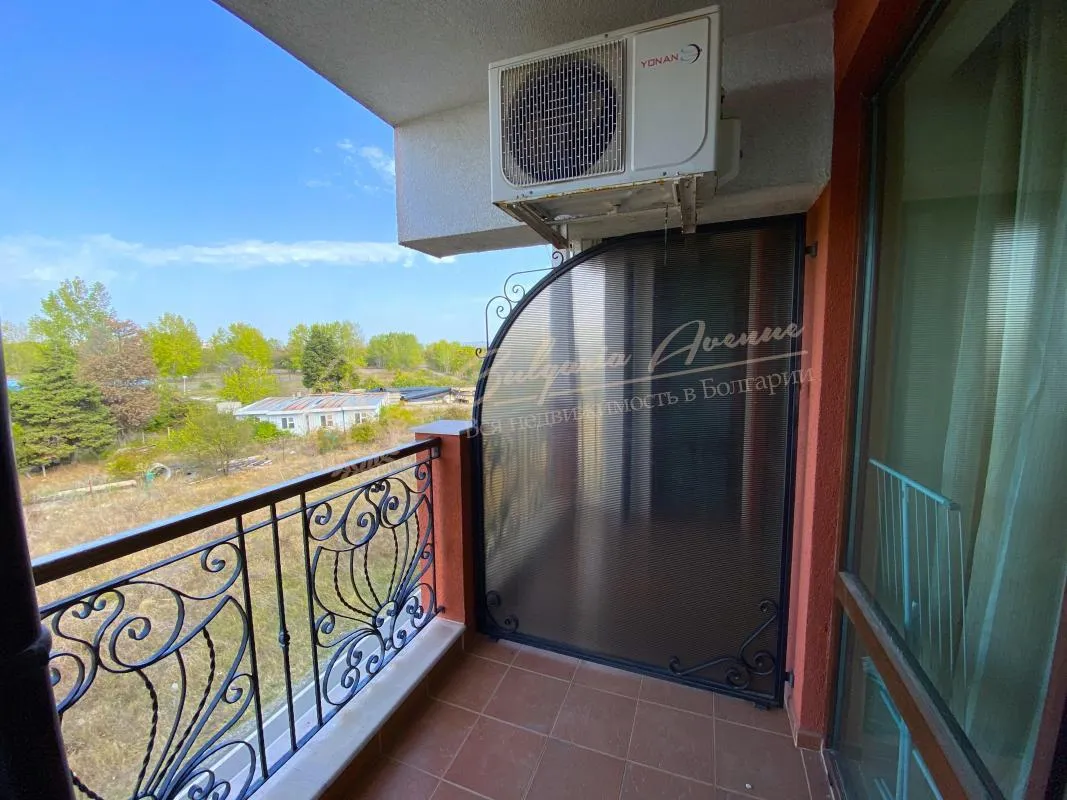 Студия с видом на море в комплексе на первой линии "Шато дель Марина", Несебр