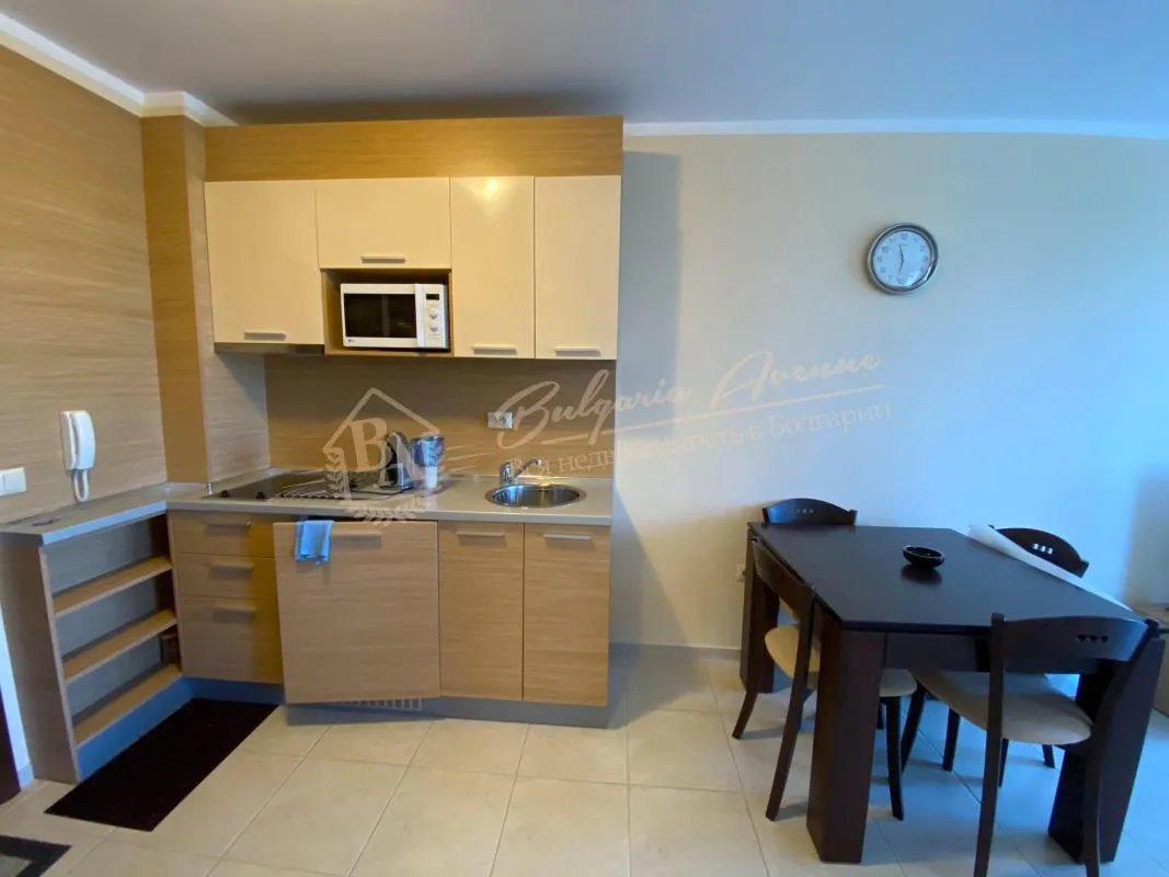 Студия с видом на море в комплексе на первой линии "Шато дель Марина", Несебр