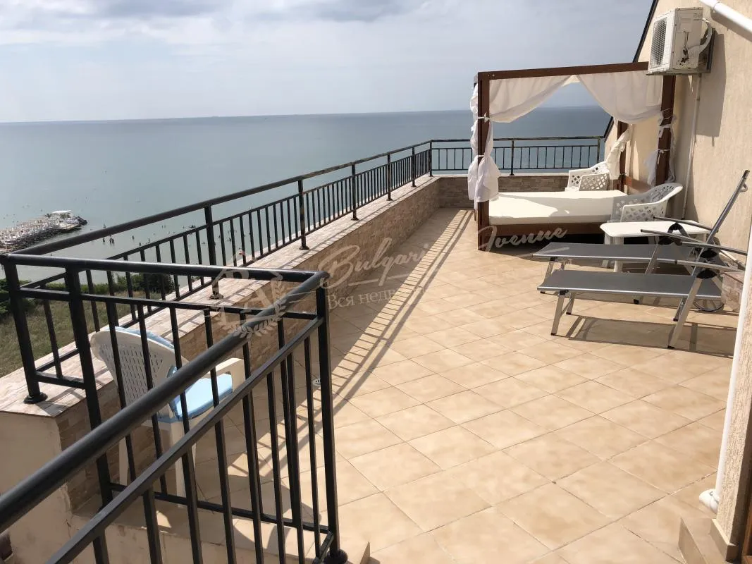 Апартамент с 2 спальнями с видом на море на 1 линии
