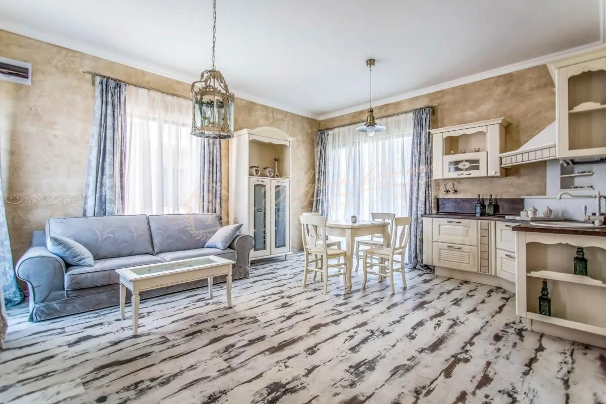 Новый, современный двухэтажный дом на 1 линии в г.Поморие