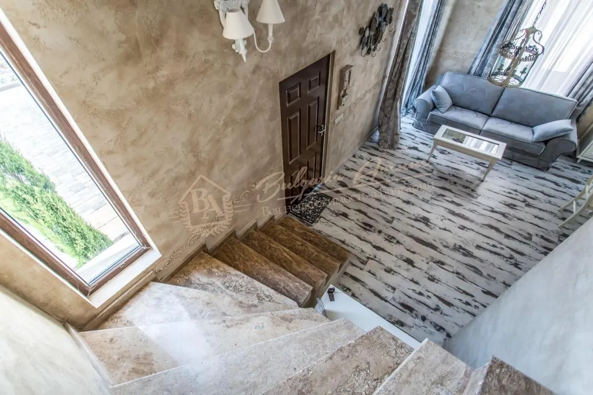 Новый, современный двухэтажный дом на 1 линии в г.Поморие