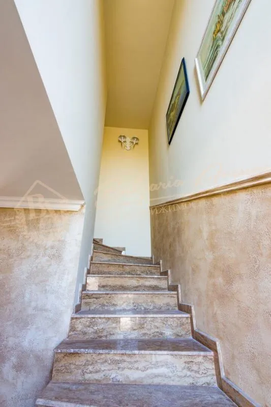 Новый, современный двухэтажный дом на 1 линии в г.Поморие