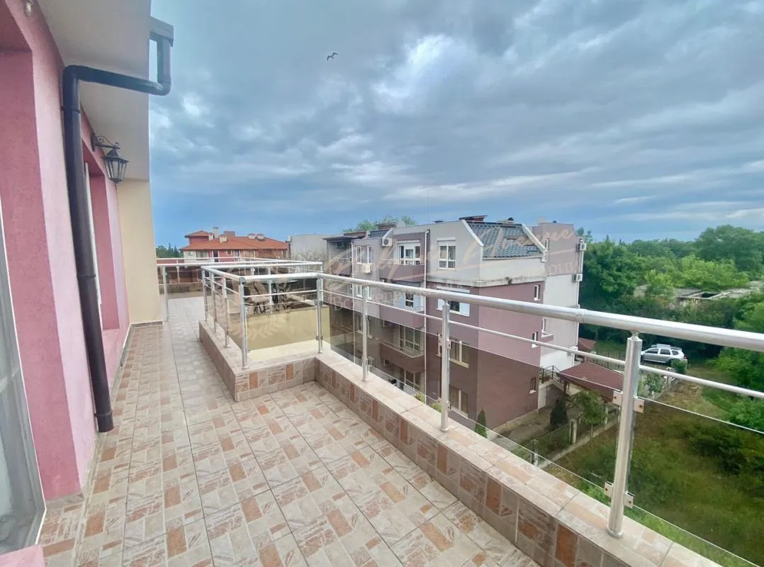 Светлый элегантный мезонет в Равде - 100 кв.м,, с двумя террасами с видом на море