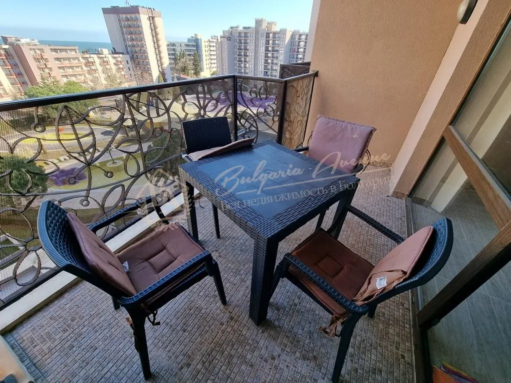 Просторная трехкомнатная квартира на первой линии, Солнечный берег - вид на море