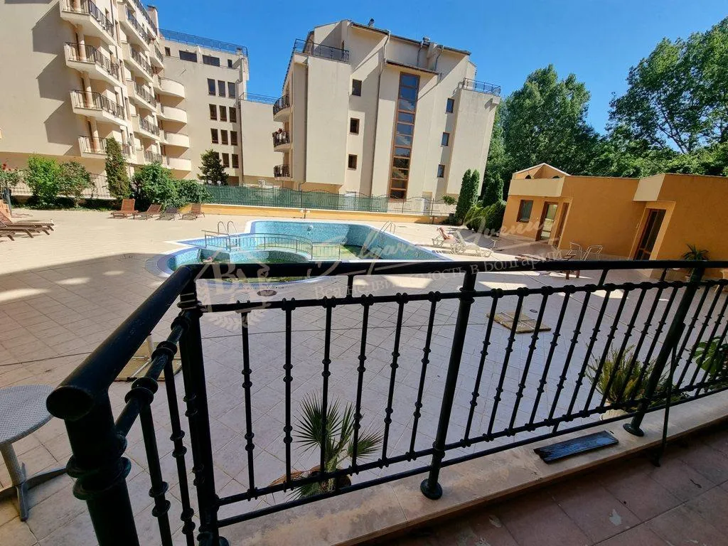 Двухкомнатный апартамент на партере в комплексе "Амадеус 1", Солнечный берег