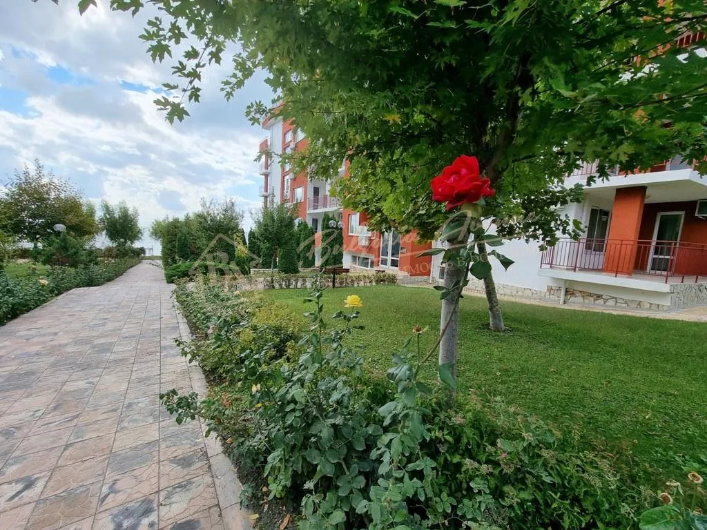 Апартамент с 2 спальнями в Святом Власе на 1 линии - комплекс Marina View