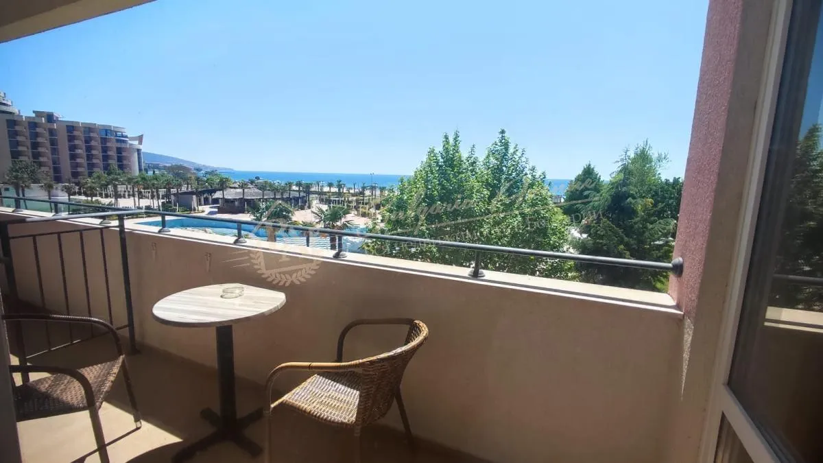 Новый апартамент на первой линии моря в роскошном комплексе "Маджестик"