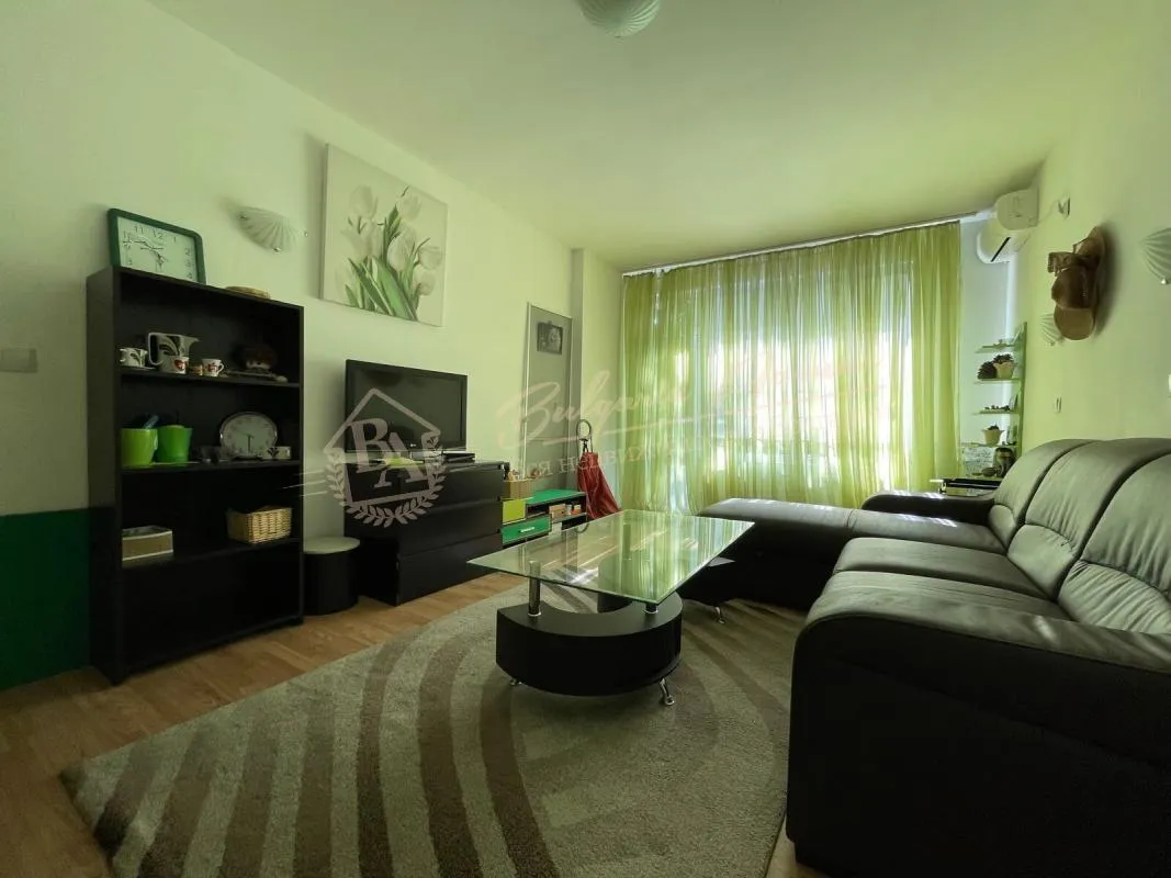 Просторный двухкомнатный апартамент в комплексе Laguna 1, Солнечный берег