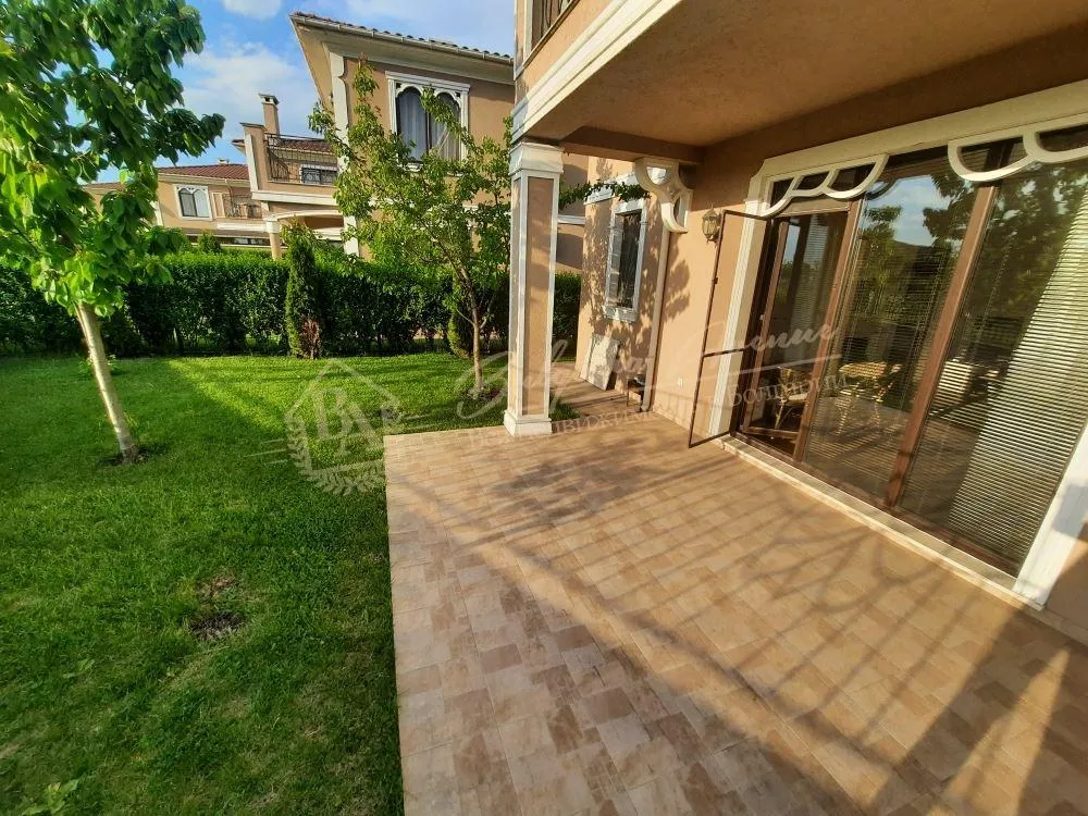 Двухэтажный дом в коттеджном комплексе "Виктория Роял Гарден" между Сарафово и Поморие