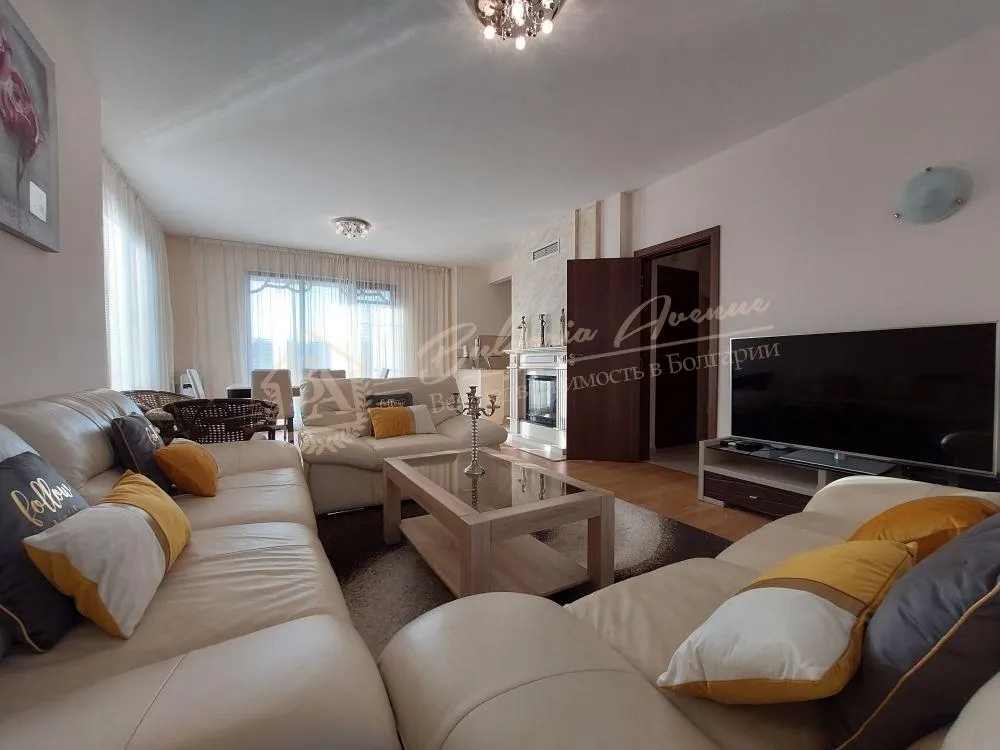 Двухэтажный дом в коттеджном комплексе "Виктория Роял Гарден" между Сарафово и Поморие