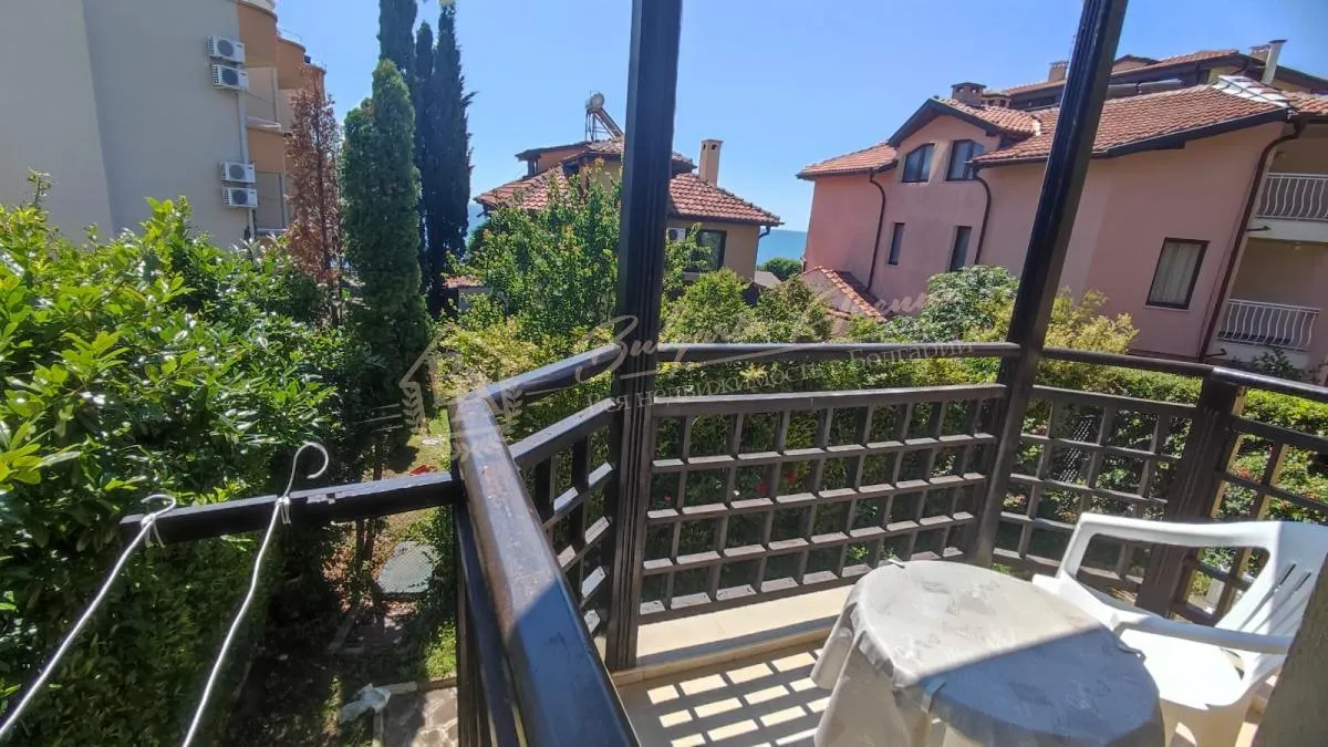 Двухкомнатный апартамент в жилом доме в курортном поселке Равда