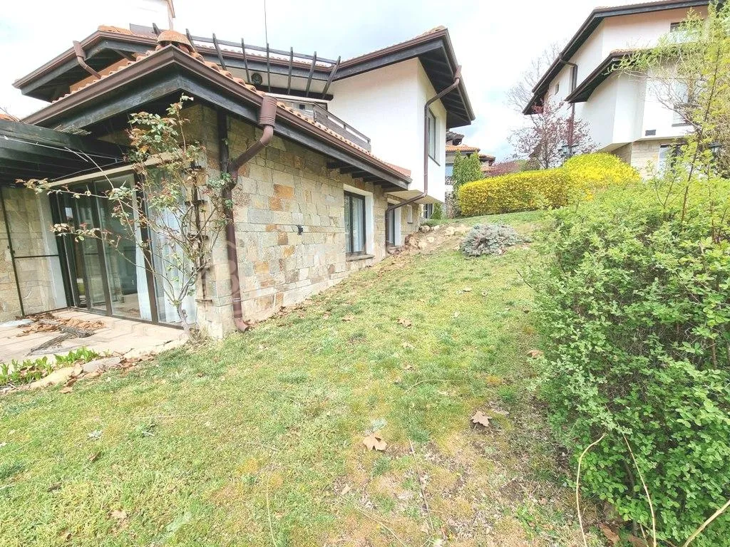 Часть дома со своим двориком в Bay View Villas