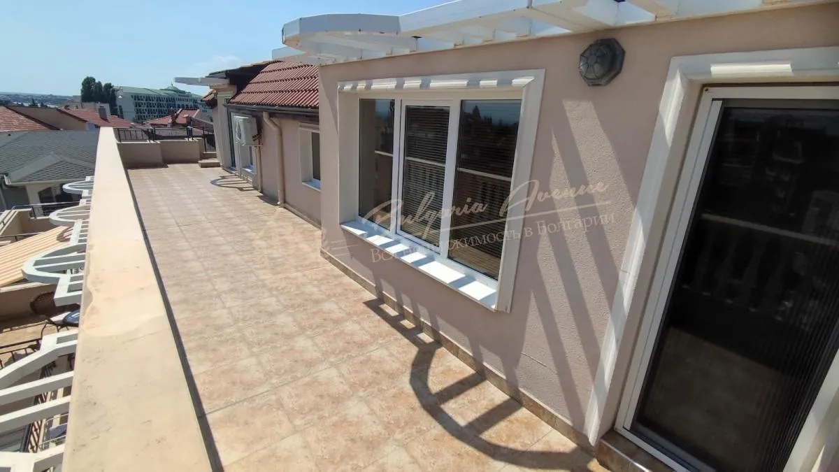 Пентхаус с видом на море в городе Несебр