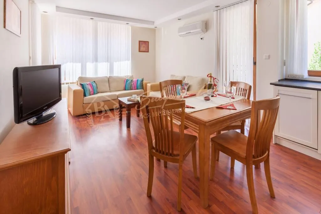 Трехкомнатная квартира с мебелью на второй линии от моря Солнечный берег