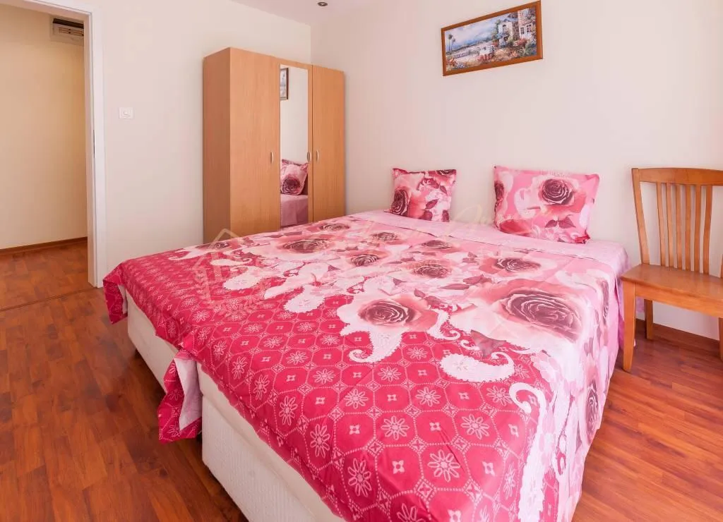 Трехкомнатная квартира с мебелью на второй линии от моря Солнечный берег