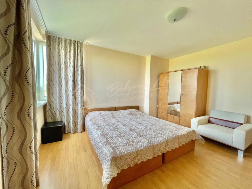 Недорого трехкомнатный апартамент в комплексе "Холидей Форт Клуб", Солнечный берег