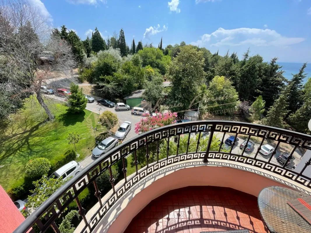 Двухкомнатная квартира с видом на море в комплексе Rich, Несебр