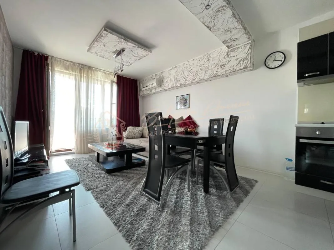 Двухкомнатная квартира с видом на море в комплексе Rich, Несебр