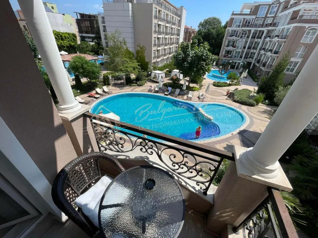 Стильный свежий апартамент с 1 спальней в элитном комплексе Izida Palace, Солнечный берег