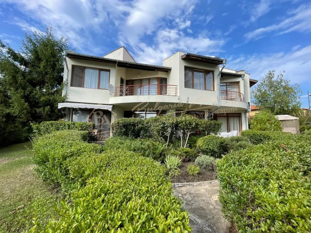 Таунхаус с 3 спальнями в Almond Hill, Кошарица