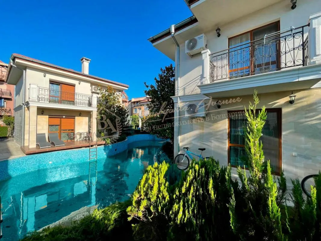 Двухэтажная вилла с бассейном и камином в люксовом коттеджном поселке Vip Villas Elitonia, Равда