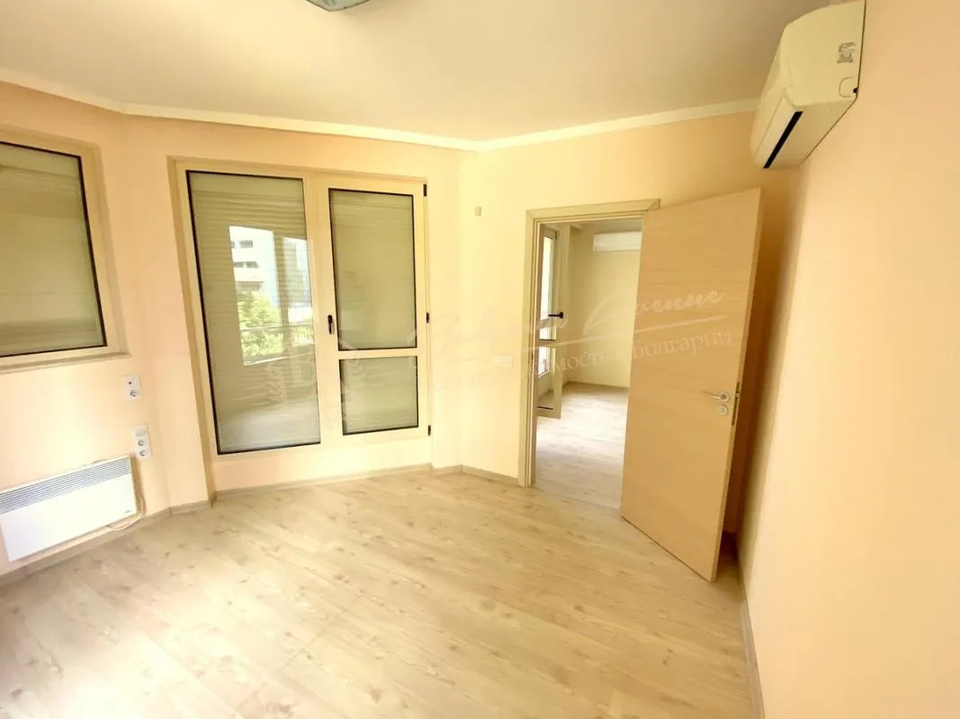 Апартамент с 2 спальнями в комплексе "Вилла Рома" г. Несебр