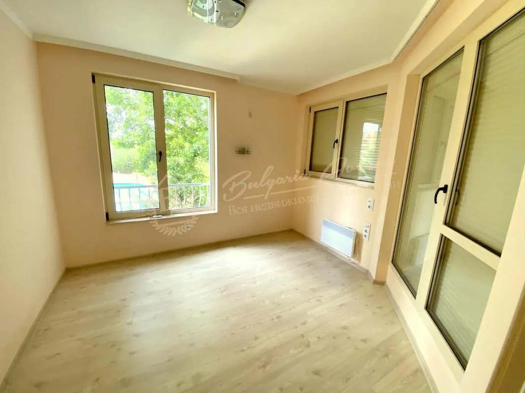 Апартамент с 2 спальнями в комплексе "Вилла Рома" г. Несебр