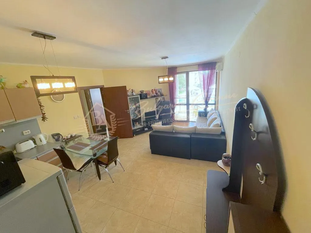 Трехкомнатный апартамент в комплексе "Аполлон", Равда