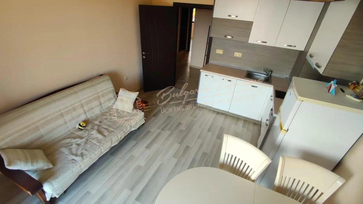 Трехкомнатный апартамент с видом на море в комплексе "Аполлон - Несебр"