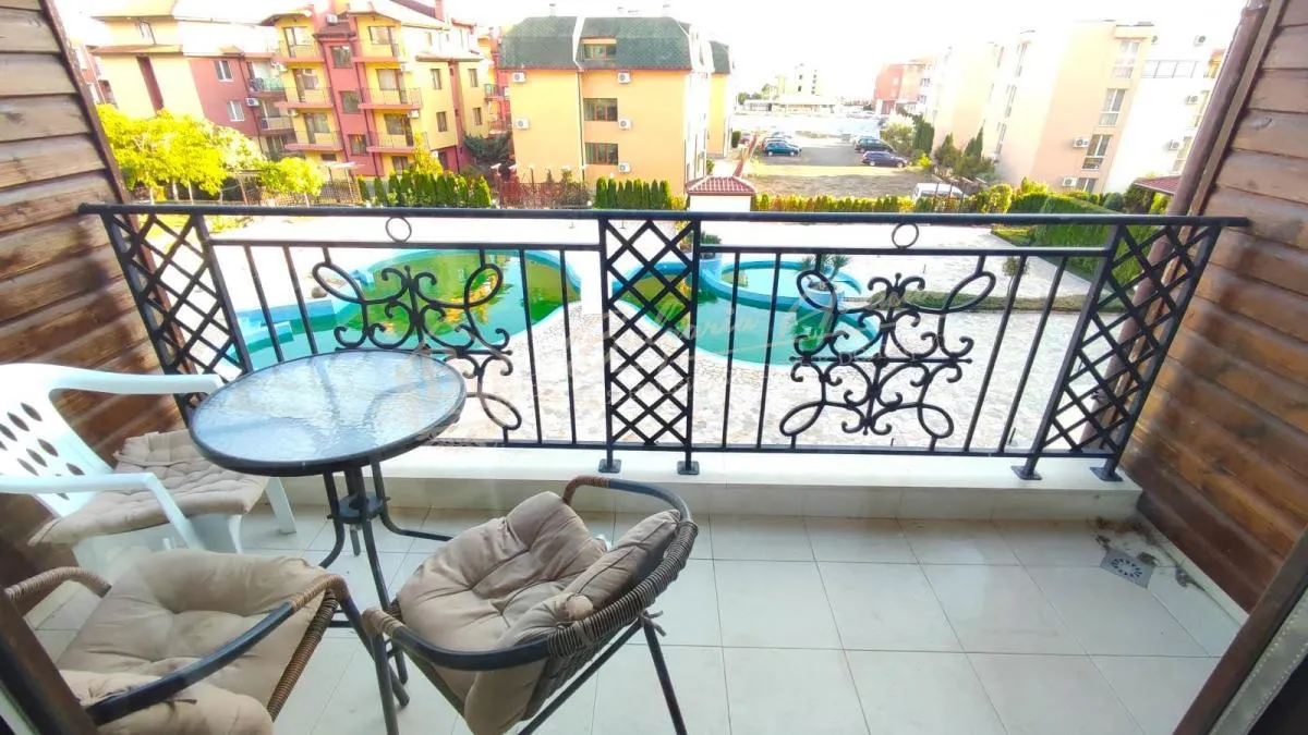 Трехкомнатный апартамент с видом на море в комплексе "Аполлон - Несебр"