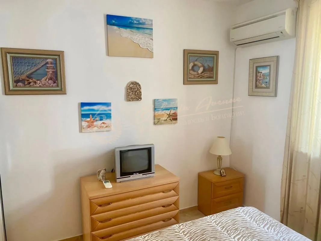 Меблированная двухкомнатная квартира в комплексе Old House, Святой Влас. Документы готовы к сделке!