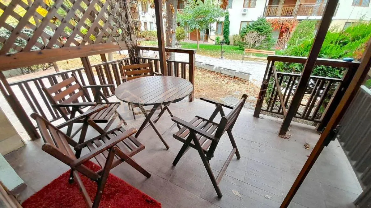 Просторная трёхкомнатная квартира с собственным выходом в комплексе "Райский Сад", Святой Влас