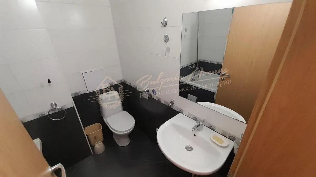 Просторная трёхкомнатная квартира с собственным выходом в комплексе "Райский Сад", Святой Влас